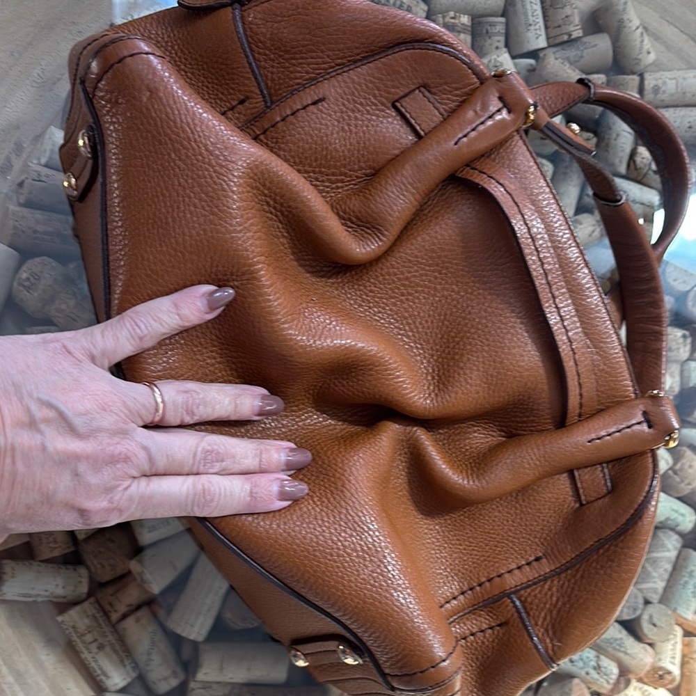 Elegant Brown Leather Handbag - Picture 6 of 6